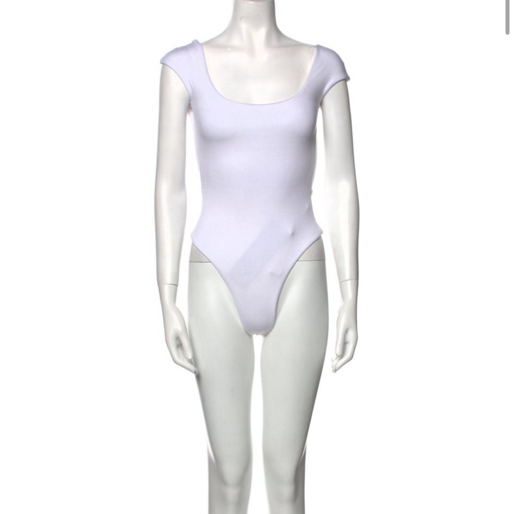 AYAI NWT white tshirt bodysuit with capped sleeves
